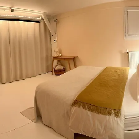 The Skyview Loft - A Romantic Getaway Paris