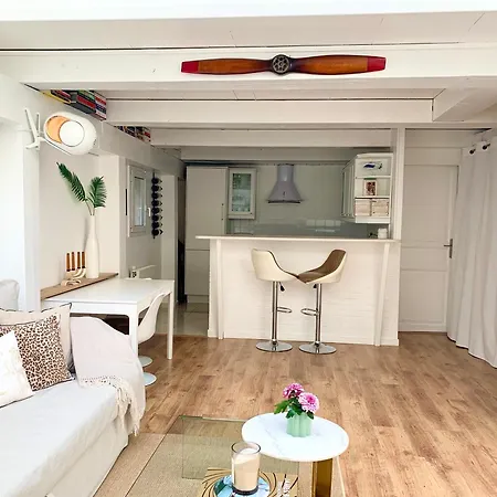 The Skyview Loft - A Romantic Getaway Appartement Paris