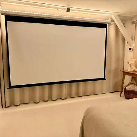 The Skyview Loft - A Romantic Getaway *