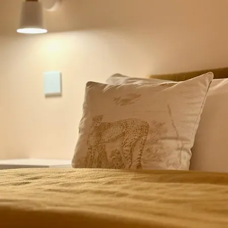 The Skyview Loft - A Romantic Getaway Paris