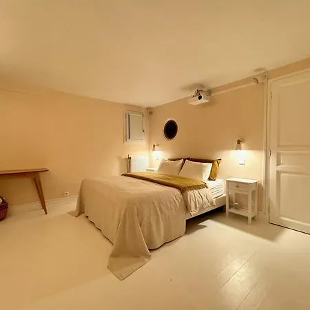The Skyview Loft - A Romantic Getaway * Paris