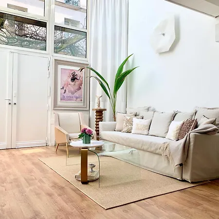 The Skyview Loft - A Romantic Getaway * Paris